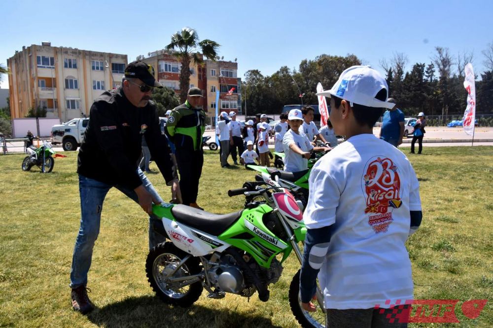 Çocukların Motosiklet Mutluluğu